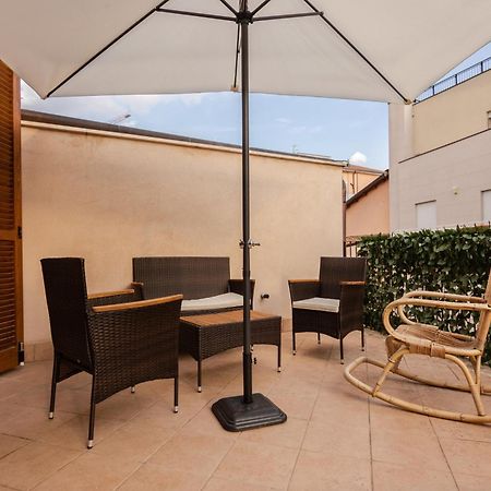 Apartamento Sotto La Torre LʼAquila Exterior foto