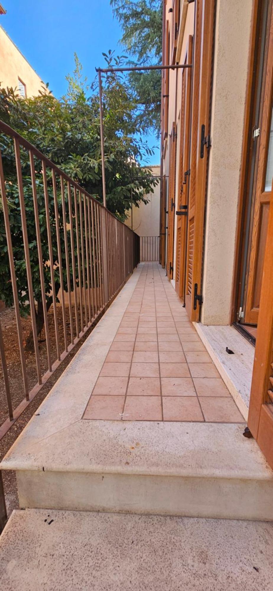 Apartamento Sotto La Torre LʼAquila Exterior foto