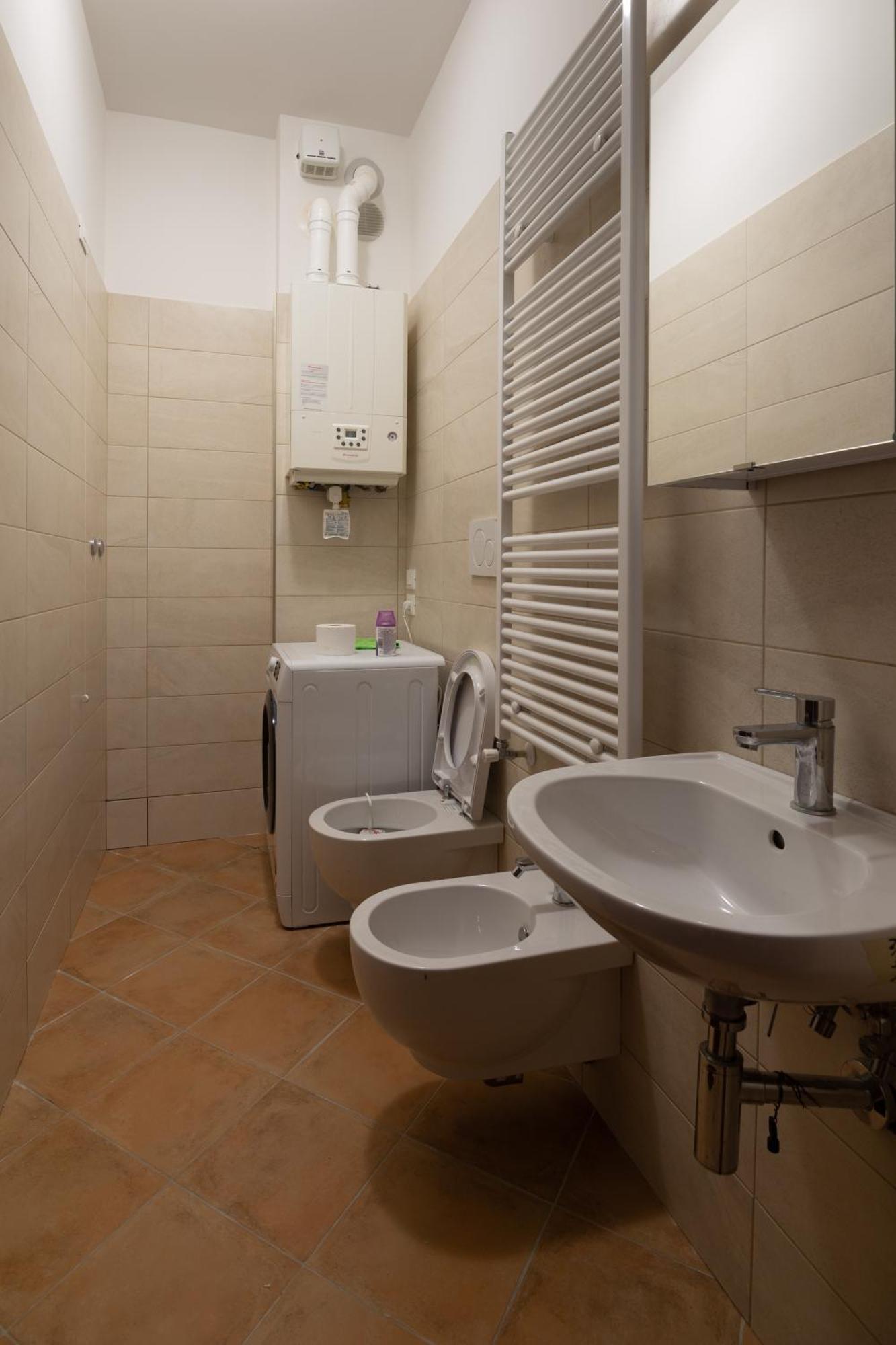 Apartamento Sotto La Torre LʼAquila Exterior foto