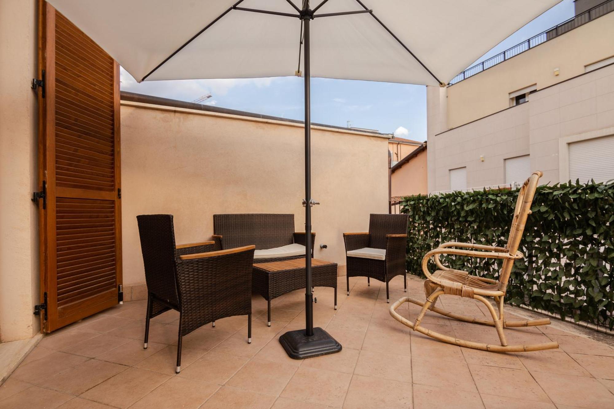 Apartamento Sotto La Torre LʼAquila Exterior foto