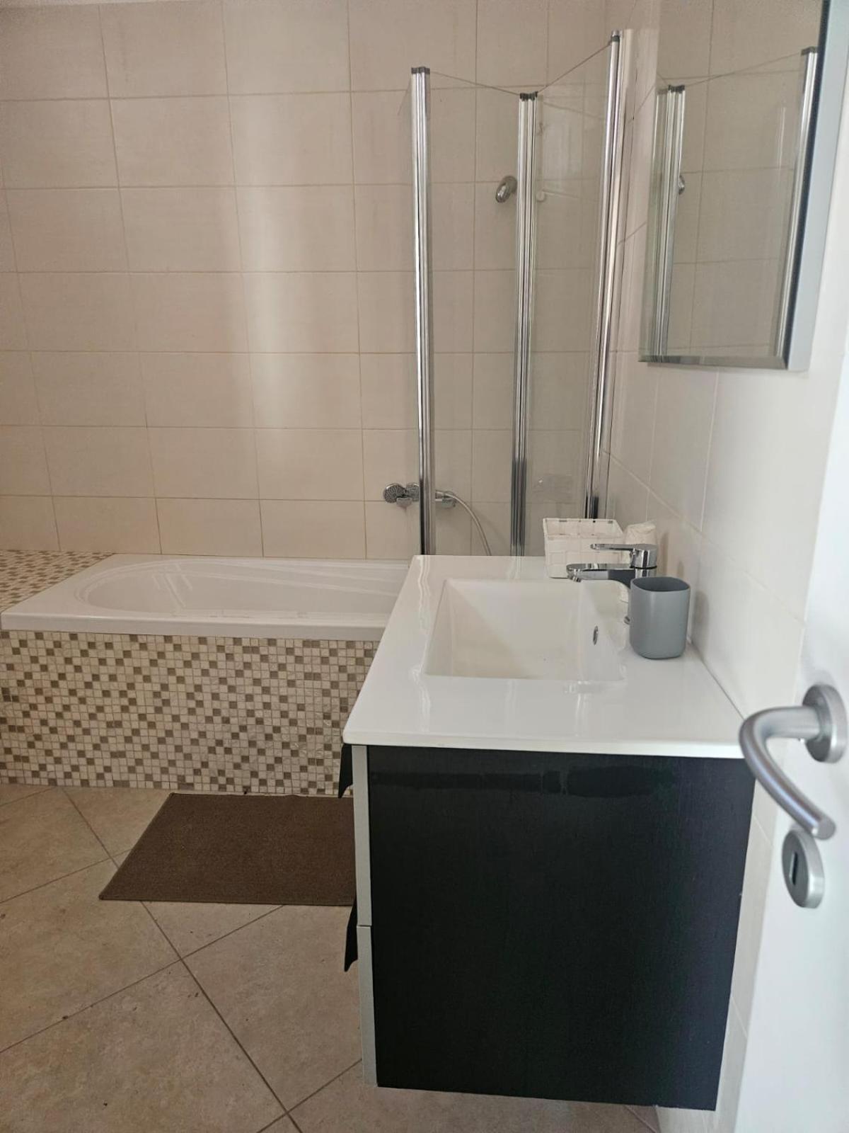 Apartamento Sotto La Torre LʼAquila Exterior foto