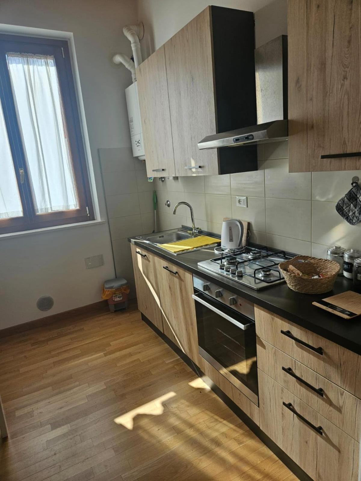 Apartamento Sotto La Torre LʼAquila Exterior foto